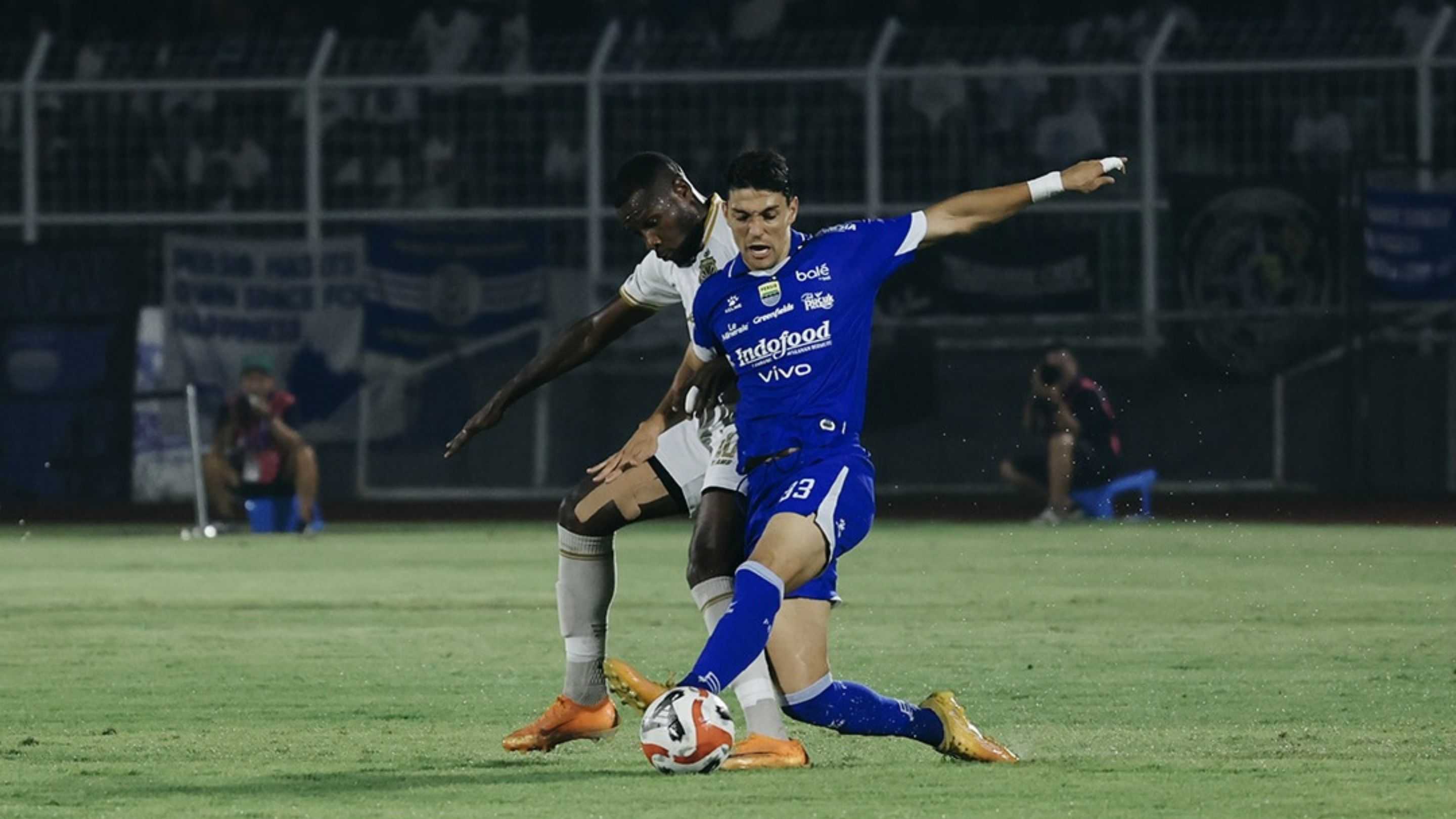 Persib Bandung Rebut Kembali Puncak Klasemen Usai Remontada atas Bhayangkara FC